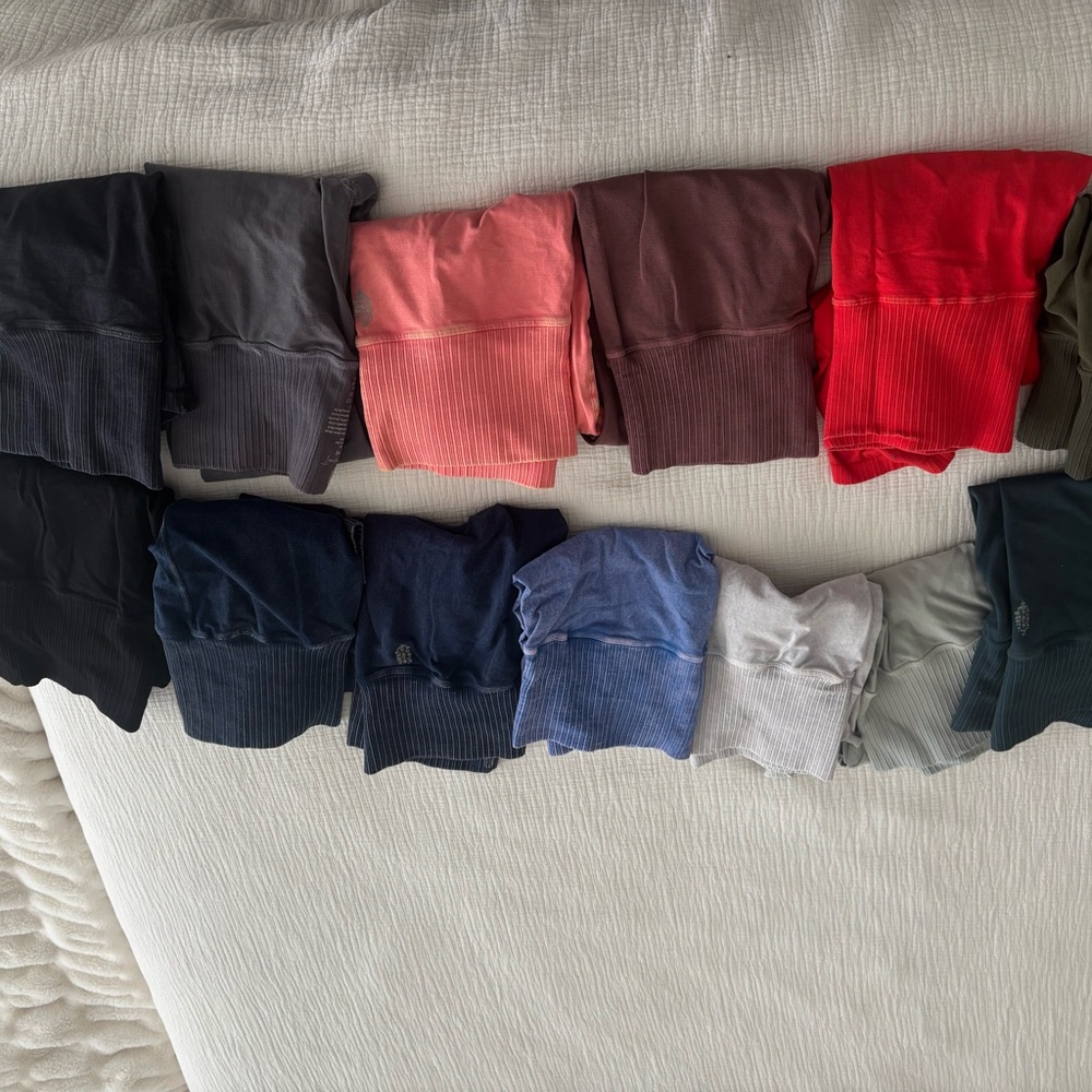 Free people
Good karma leggings